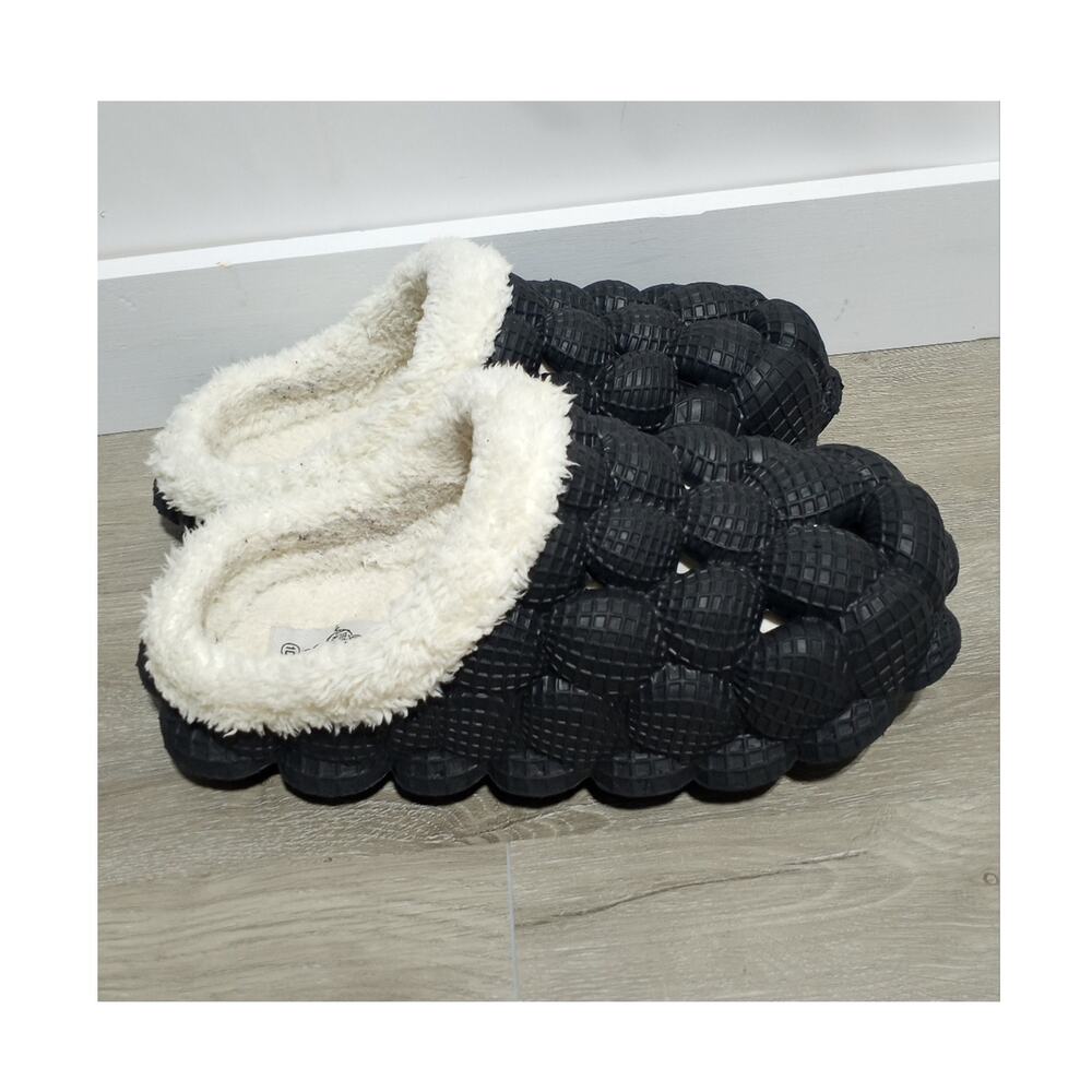 Sole Mates Men's Black Bubble Clogs with White Fleece Lining Size 10